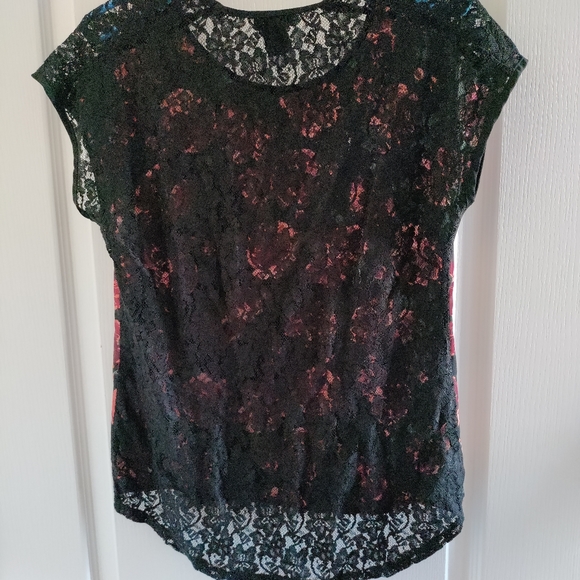 Rose Pattern Top 🌹 - Picture 2 of 4